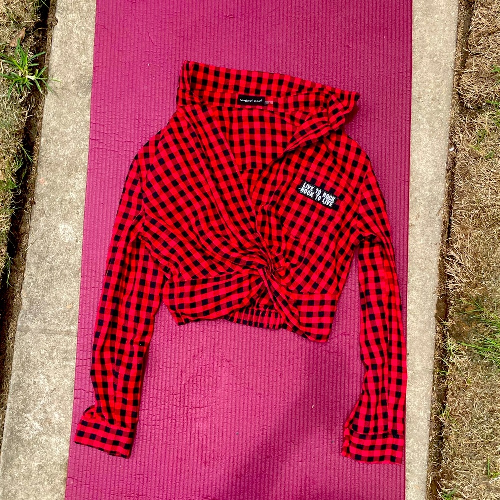 Red and black tie front crop